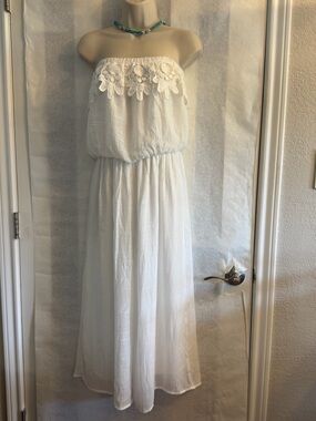 Strapless White Crochet-Trim Maxi Jumpsuit Sz-M. NWT. BB4